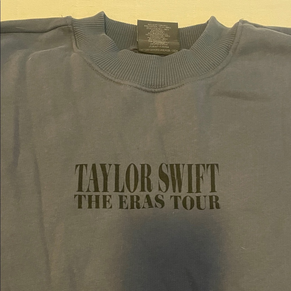 Taylor Swift The Eras Tour NEW with tag Blue Crewneck from 12/8/Vancouver